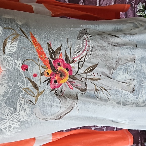 Almost Famous Super Soft Good Luck Elephant Baseball Style Top size med - Picture 2 of 9